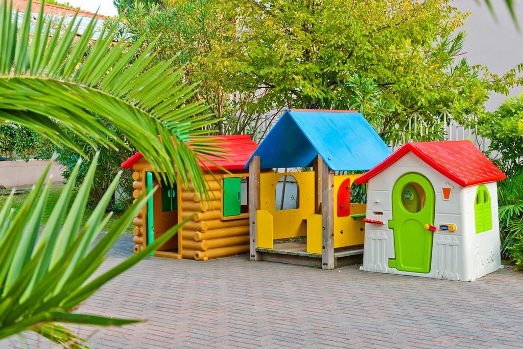 Villaggio Mare Blu Бибионе Екстериор снимка
