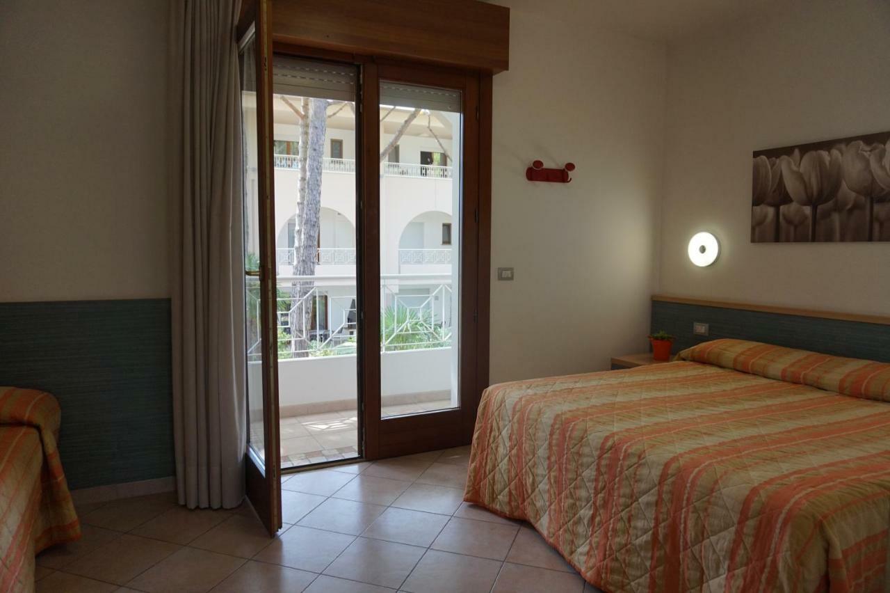 Villaggio Mare Blu Бибионе Екстериор снимка